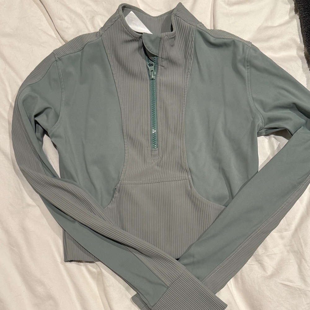 Sleek Green Quarter-Zip Atheltic Pullover